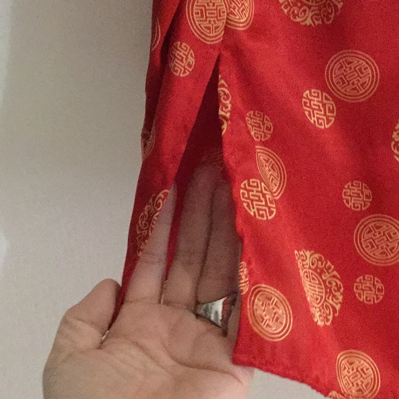 Notations with gold repeating circle print 1x top - Picture 5 of 8